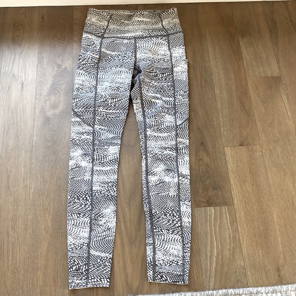 Lululemon size 4 python legging - Picture 1 of 7